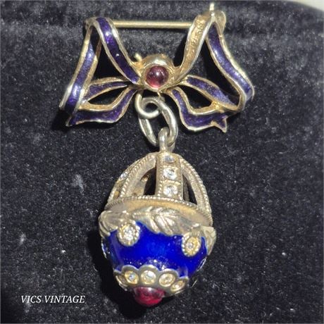 STERLING Silver "Crown" Blue Lapis Faberge EGG Pendant Crystals 13g: Sterling Silver "Crown" Blue Lapis Faberge Egg Pendant Enamel Crystals Garnet\This Sterling Silver "Crown" Blue Lapis Faberge Egg Pendant features a stunning blue lapis stone set in enamel with genuin
