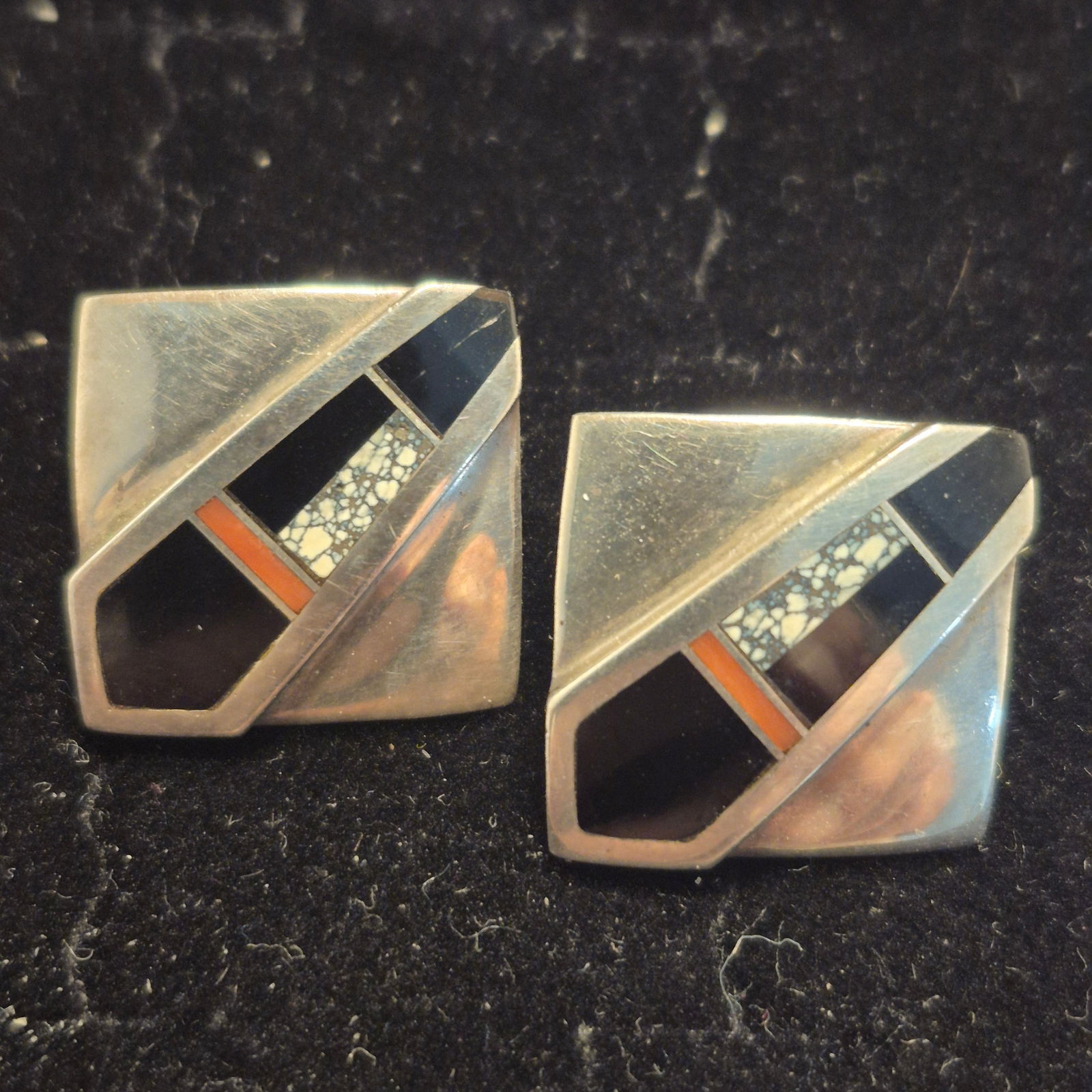 Ray Tracey KNIFEWING Navajo Sterling Silver 925 Lapis inlaid Earrings & enameled V shaped clip ons: Ray Tracey Knifewing earrings, onyx and spiny oyster chip inlays.Knifewing 925 logo clearly inscribed, pin type. Excellent condition"V" purple enameled square post earrings unbranded but classic total