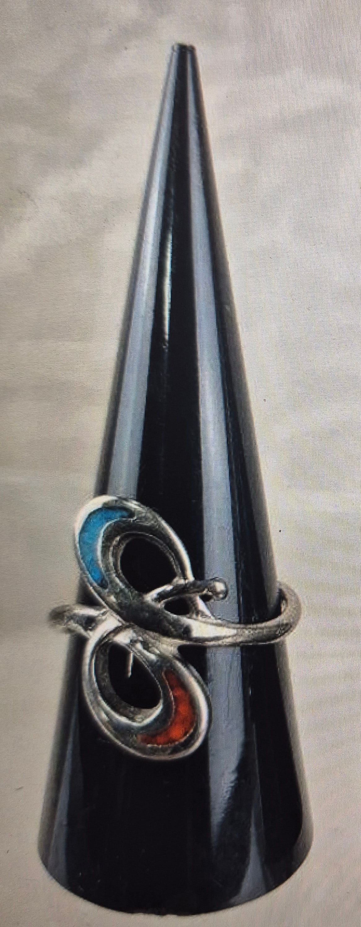 Southwestern-Style Sterling "8" Ring marked [8g] (1 of 5)