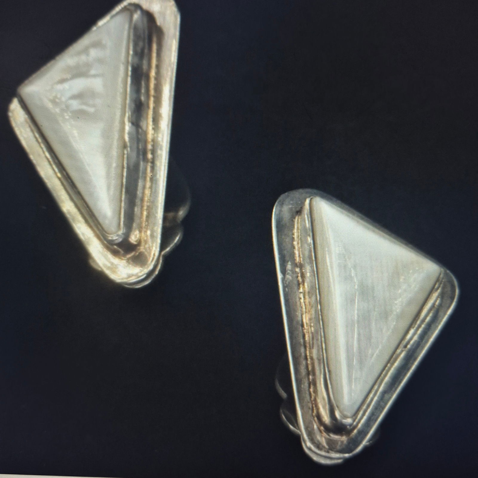 VTG Sterling Silver - NAVAJO Signed RALPH LAUREN Mother of Pearl Clip-On Earrings - 8g: VTG Sterling Silver - NAVAJO Signed RALPH LAUREN Mother of Pearl Clip-On Earrings - 8gMetal Purity: .925 Sterling Silver Width: 15mm (approx.)Height: 27mm (approx.)Weight: 8gShowroom condition.