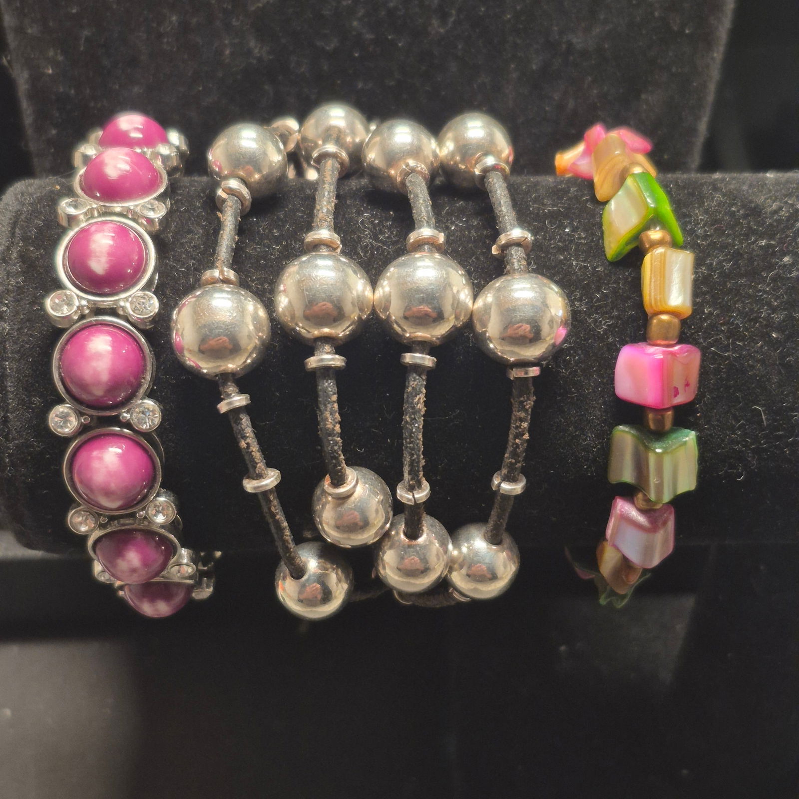 Fashion statement BRACELETS ~ set 3 : stretch styles: Fashion statement BRACELETS ~ set 3 : stretch styles> dyed fashion Navajo chips> bead balls on leather w/ pass thru clasp> raspberry 1/2 moons set in frameall in Vg condition, no issues