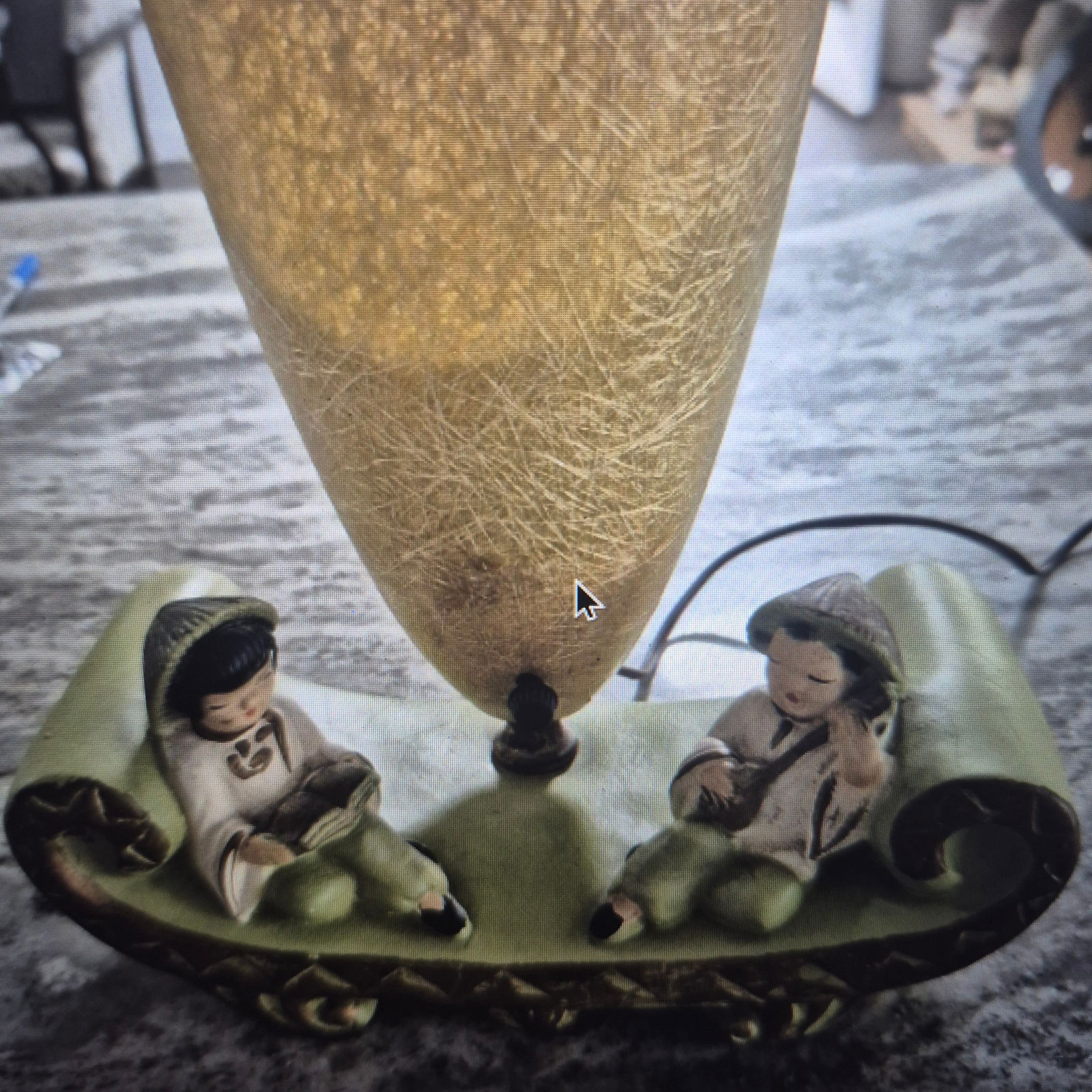 Vintage 1950s Metro Ware green chalkware Asian-themed table lamp with a fiberglass shade.: This is a Vintage 1954 Chalkware Chinese Lamp Figures on CouchIn very good condition, lamp works perfectly. Original electrical and rotary switch. No chips, loss of paint or chalk cracks. ALL ORIGINAL