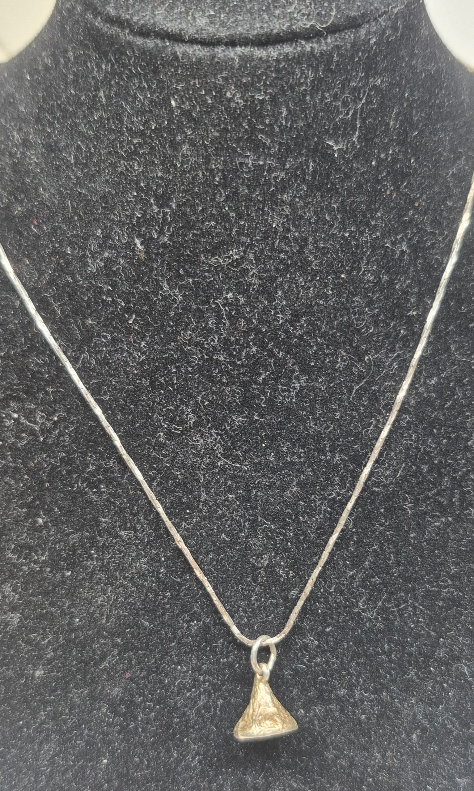 Sterling HERSEY KISS on Sterling chain ~ marked [3]: Sterling HERSEY KISS on Sterling chain ~ marked [3]> Kiss is marked on bottom> chain is marked