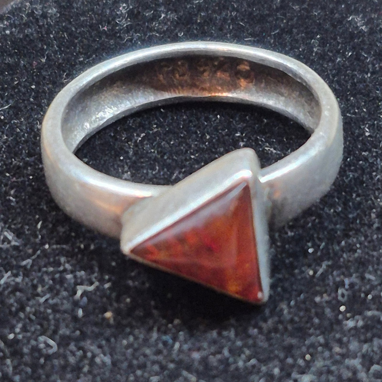 Triangular Sterling setting with Baltic Amber stone ~ s 5 / 3.5g: Triangular Sterling setting with Baltic Amber stone ~ s 5 / 3.5gmodernist setting with honey Amber stoneexcellent condition.....marked 925