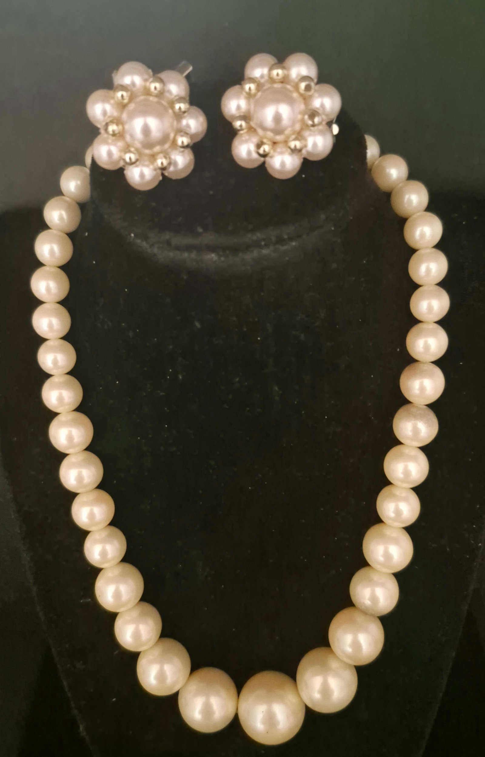 Vintage TRIFARI PEARL Necklace & Earrings coordinate (1 of 4)