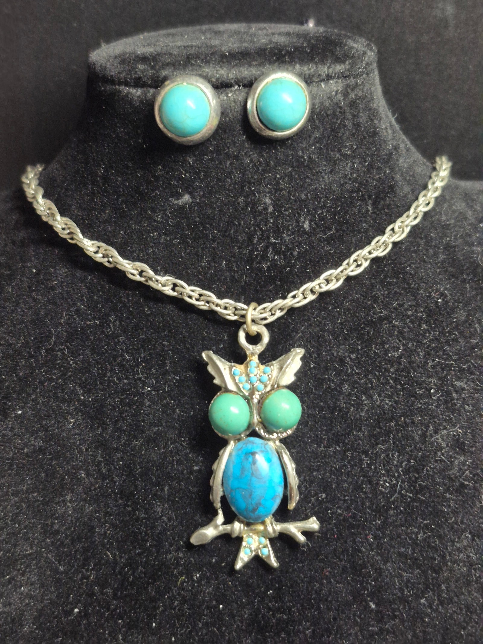 Vintage owl pendant Necklace w/ turquoise cabochon stones & Earrings: Vintage owl pendant Necklace w/ turquoise cabochon stones & Earrings. Pendant has faux Turquoise stones. Necklace is 16" long on curb chain with lobster closure. Earrings are simple 1/4" post backs.