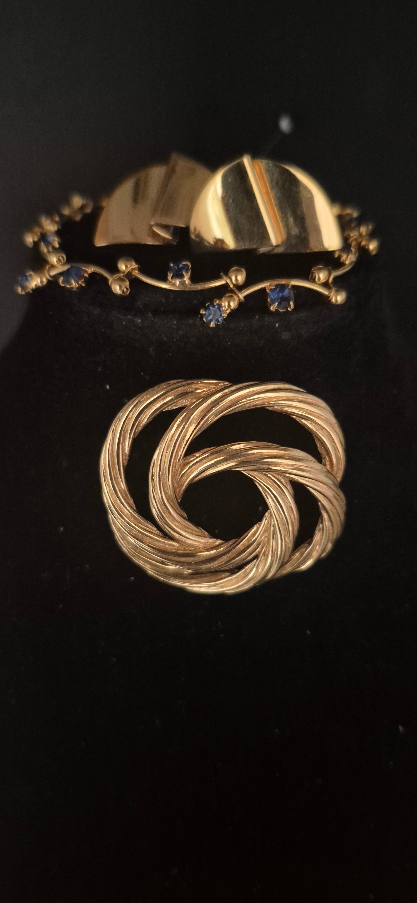 MONET set Bracelet / Earrings / Brooch ~ 3 pcs. marked [17g]: MONET set Bracelet / Earrings / Brooch ~ 3 pcs. marked [17g]> rare to find these items in gold tone> bracelet is dainty and all stones accounted for> all 3 marked with MONET