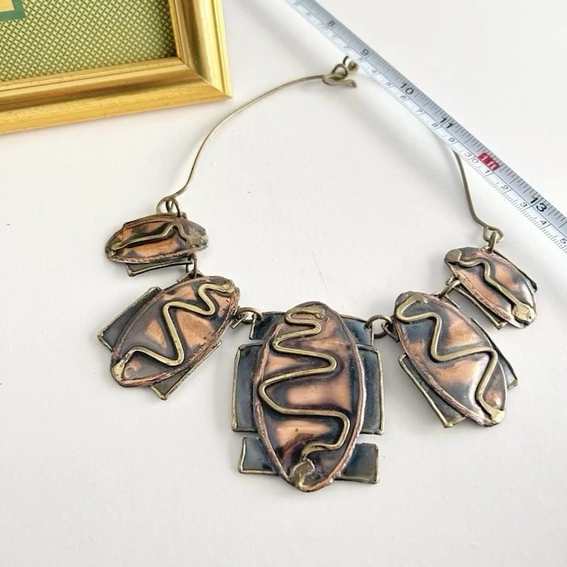 Vintage Estate Brutalist Necklace Modernist MCM Abstract MixMetal Copper Brass [66g]: Vintage Estate Brutalist Necklace Modernist MCM Abstract Mix Metal Copper BrassSize: 9"h / 6"wide WGT: 66g.