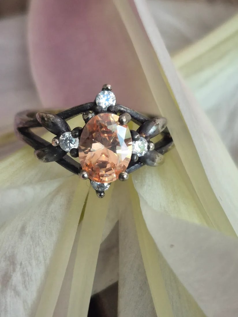 Vintage Marcasite And Citrine Sterling Silver Ring Sterling Silver 925 Ring Size 8 -3.29 g: Vintage Marcasite And Citrine Sterling Silver Ring Sterling Silver 925Ring Size 8 -3.29 gexcellent condition, all stones in place....cleaned and toned to luster