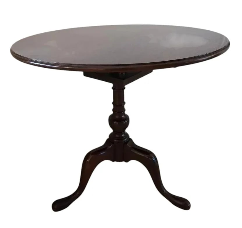 Queen Anne Style Mahogany Pedestal Tilt Top Tea Table (1 of 8)