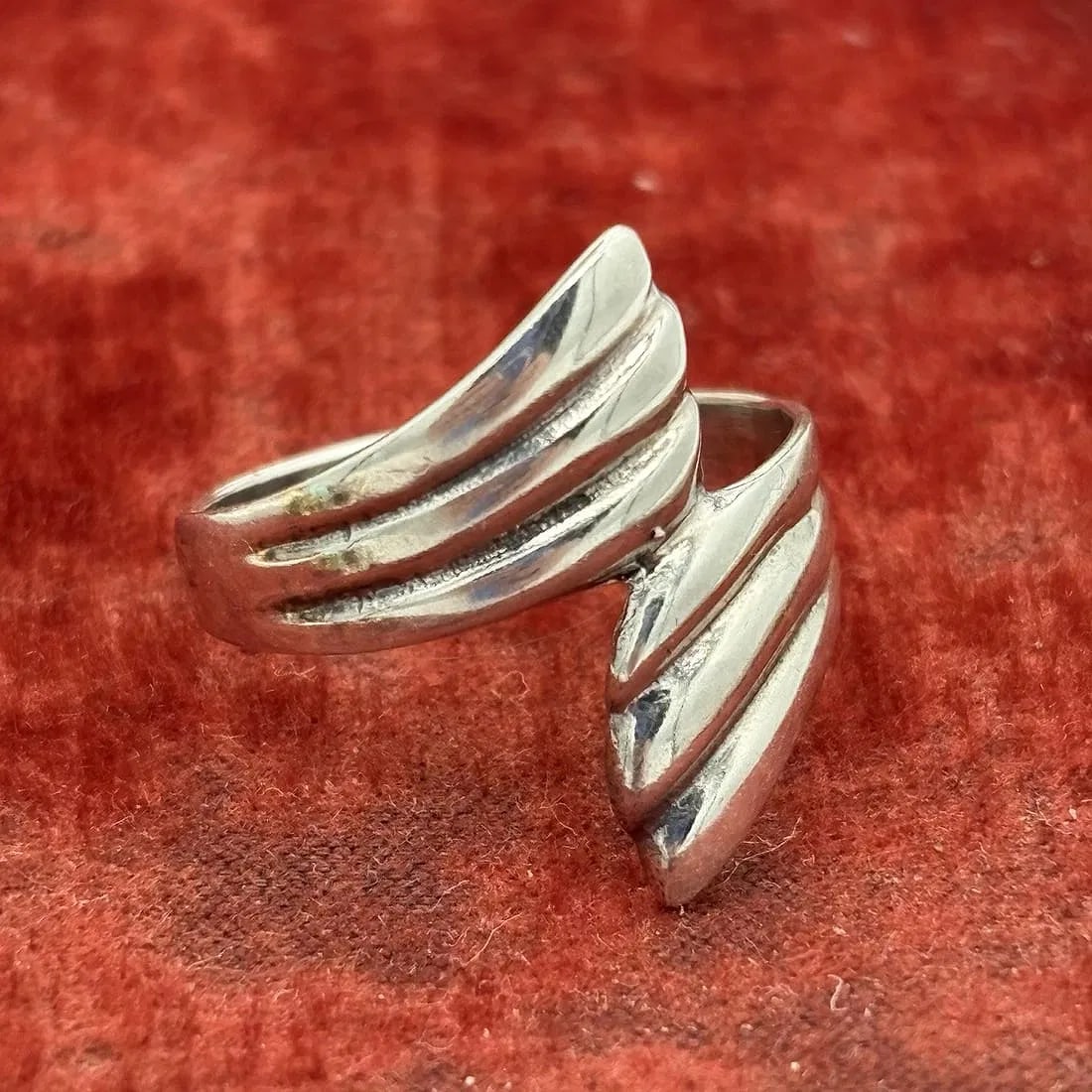 VTG Signed Sterling Wrap Ring Size 9 Modernist Ribbed Wave: Sterling Ring Size 9 marked 925 Style - Wrap