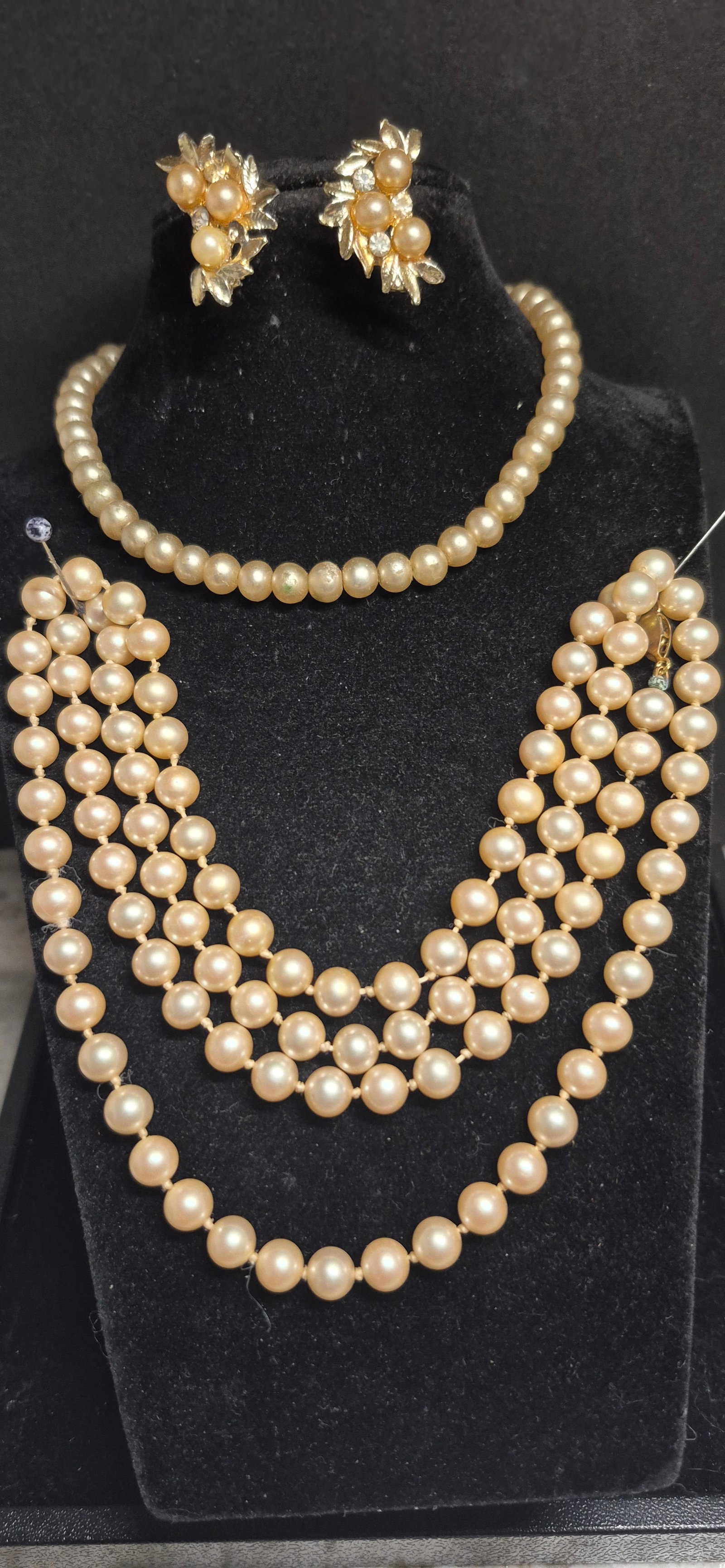 Pearl set Necklace / Choker/ Earrings ~ matching [142 g ]: Pearl set Necklace / Choker / Earrings ~ matching [142 g ]> Necklace is 36" singular length with hook thru clasp> Choker is 12" l hoop clasp> earrings are cluster with clip backs