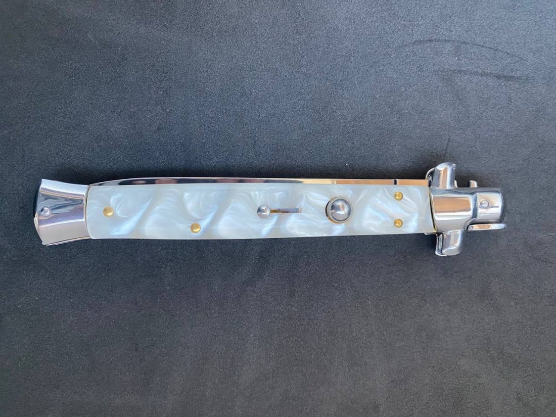Knife Stiletto Automatic 13 inches Mother of Pearl Italy: Knife Stiletto Automatic 13 inches Mother of pearl Italy Ax. The blade is made of stainless steel. Knife Blade Length 15 cm (5.9 inches). Handle length 18 cm (7 inches)