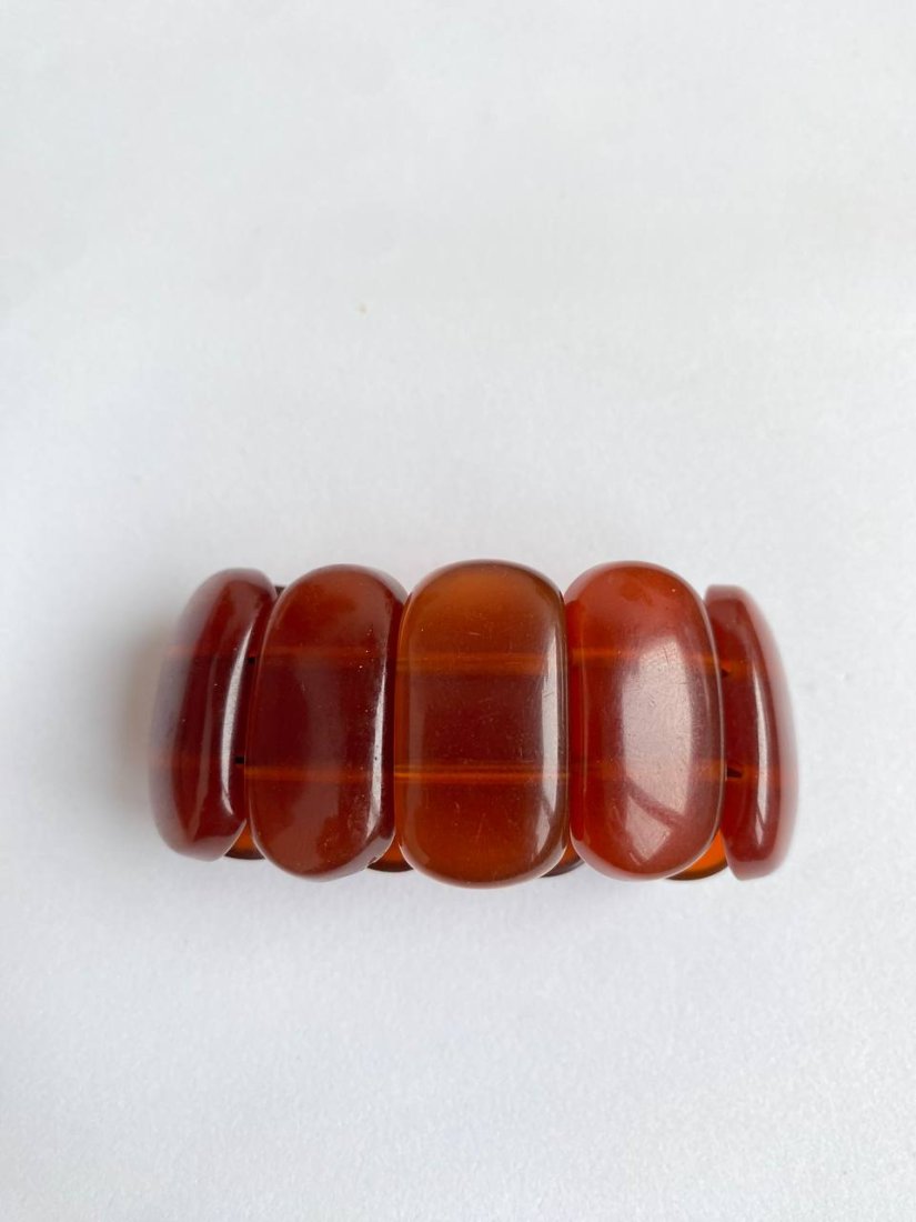 USSR Amber Bracelet 24.5 grams: Vintage amber bracelet made at the Kaliningrad Amber Combine in the 70s.Weight : 24.5 gramsBeads : 9pcsLength : 3 cmWidth : 2.5cmHeight 0.6 cm ( One bead )