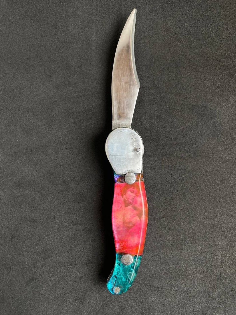 Handmade Switchblade Knife Prison Art USSR "Girl" 8.6 inches: Handmade Switchblade Knife Prison Art USSR "Girl" 8.6 inches . The blade of the knife is made of plexiglass, the handle is made of aluminum with plexiglass inserts under which there is an image of a N