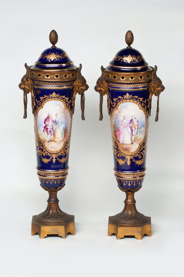 Pair of Porcelain Hand-Painting Vases, 19th century