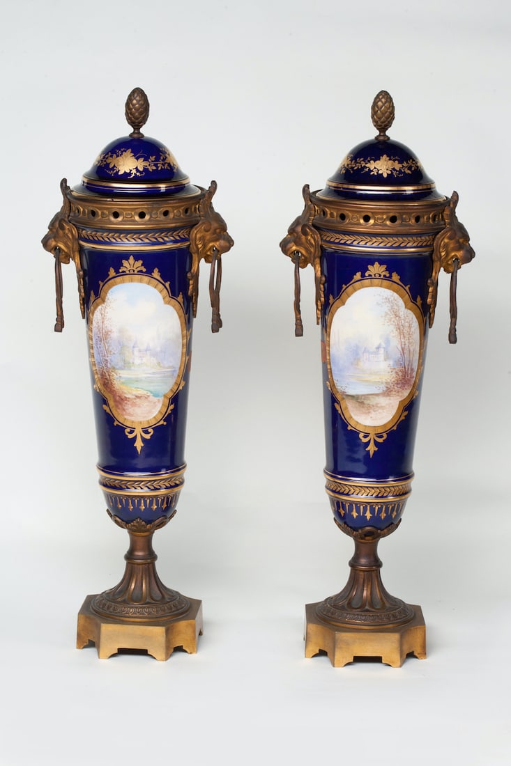 Pair of Porcelain Hand-Painting Vases, 19th century
