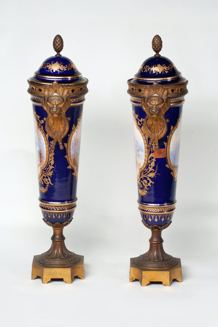 Pair of Porcelain Hand-Painting Vases, 19th century