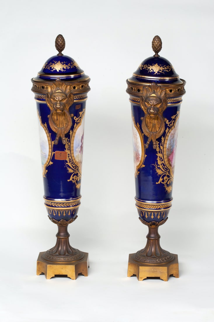 Pair of Porcelain Hand-Painting Vases, 19th century