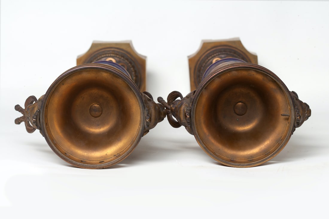Pair of Porcelain Hand-Painting Vases, 19th century