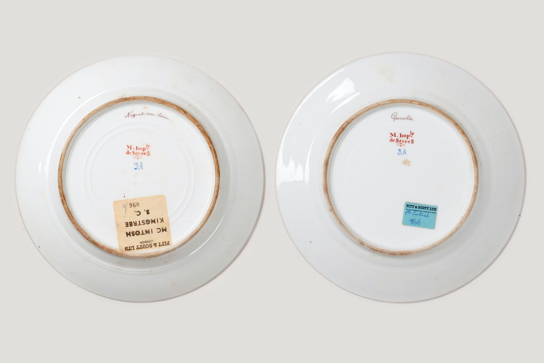 Pair of Porcelain Cabinet Plates, 19th century