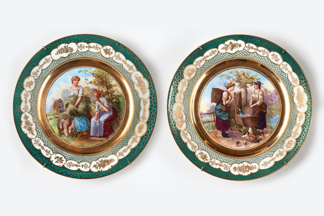Pair of Porcelain Cabinet Plates, 20th century