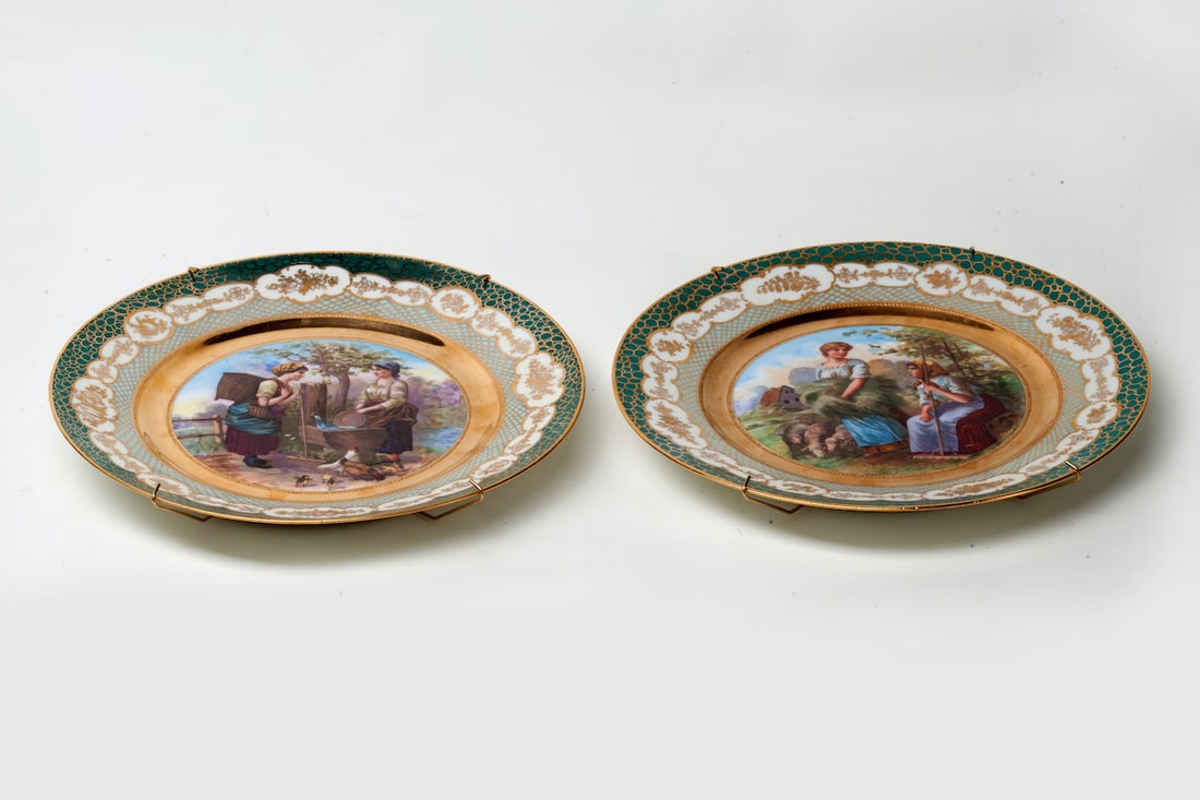 Pair of Porcelain Cabinet Plates, 20th century