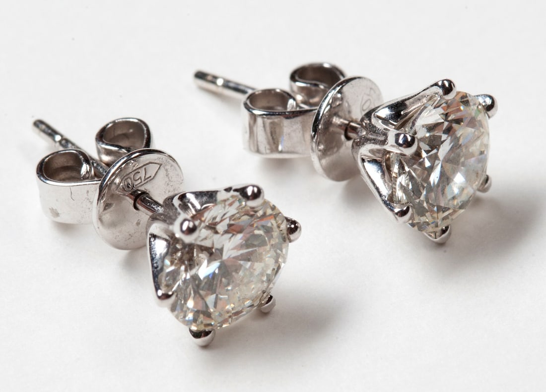 Earrings. 3.01 CT. Natural diamond. Certificate