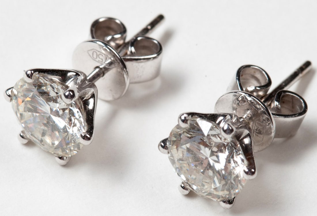 Earrings. 3.01 CT. Natural diamond. Certificate