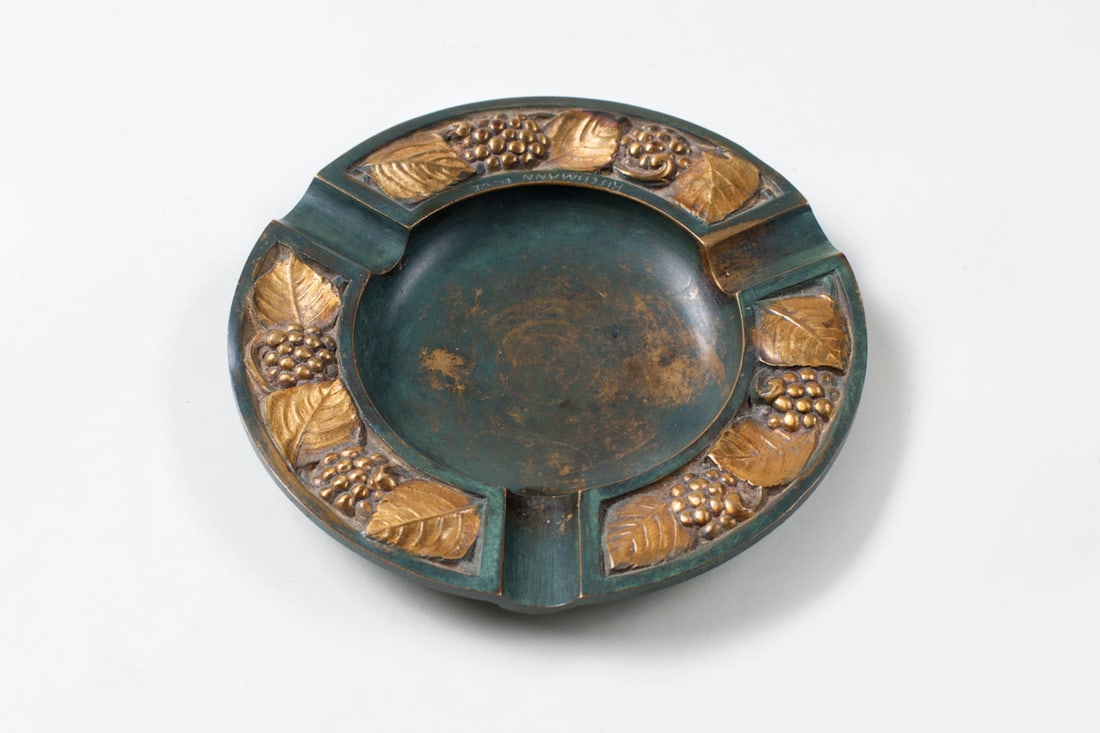 Ashtray. Art Nouveau. Bronze.