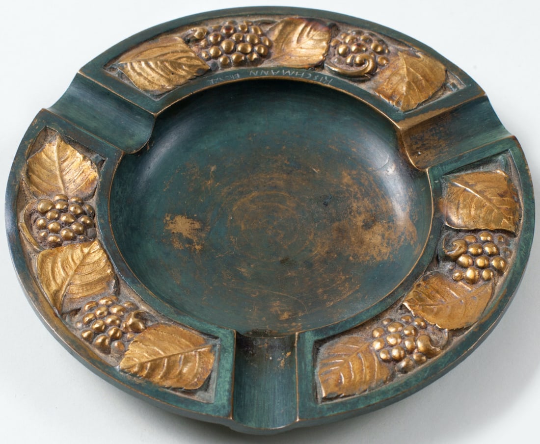 Ashtray. Art Nouveau. Bronze.