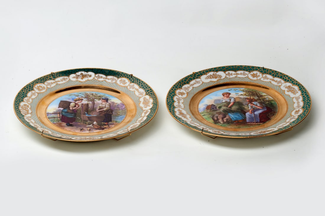 Pair of Porcelain Cabinet Plates, 20th century