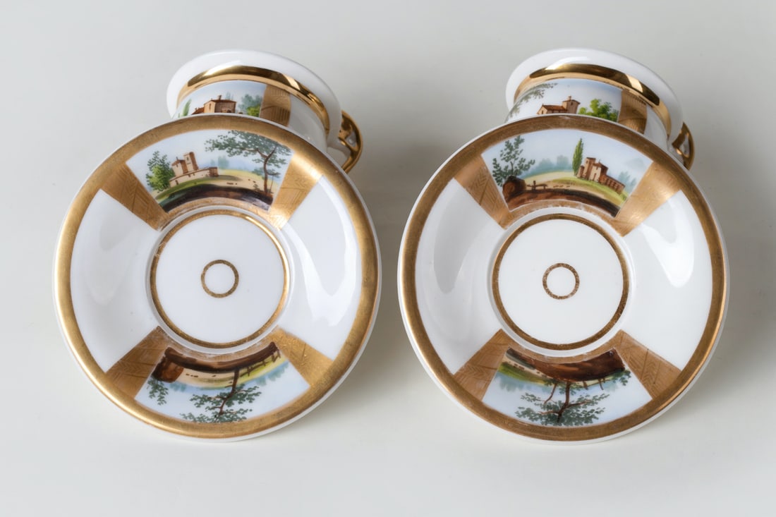 A Pair of Cups with Saucers, Polychrome Painting. A Pair of Cups with Saucers, Polychrome Painting.