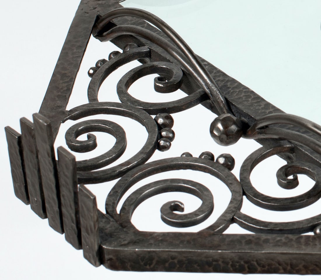 Art DecoTable. Cast iron