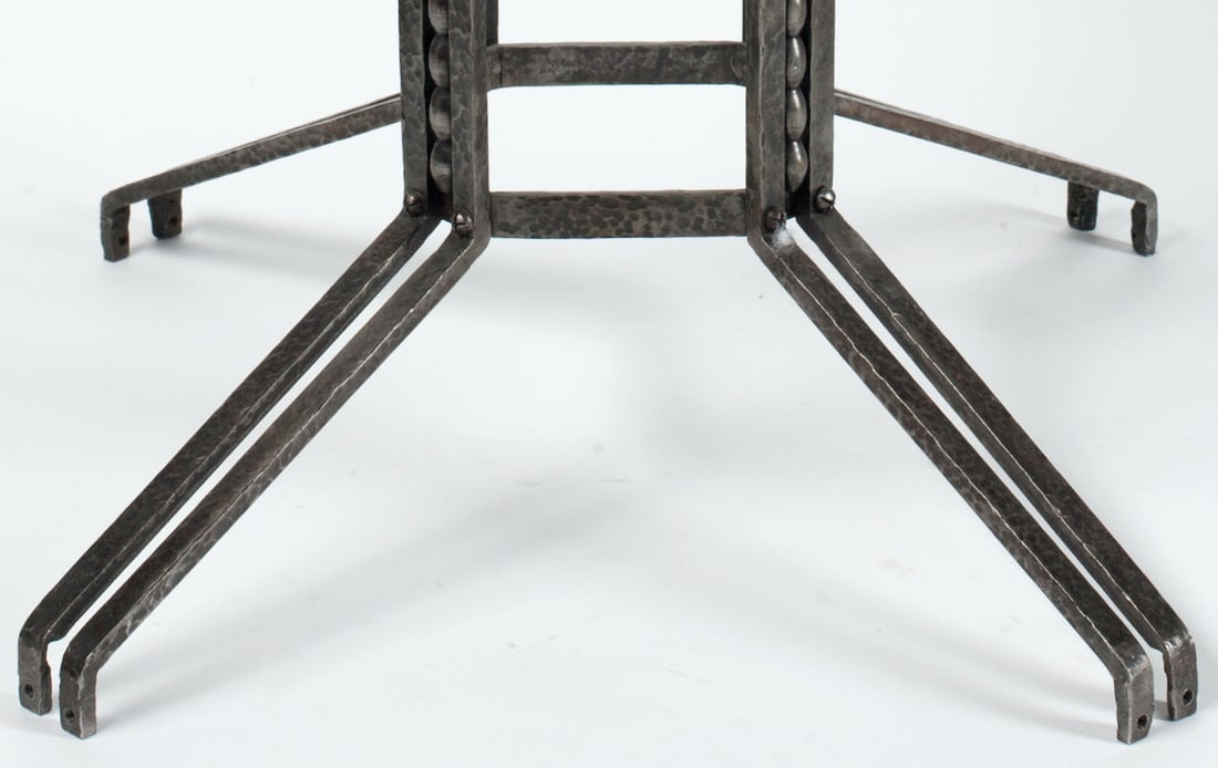 Art DecoTable. Cast iron 