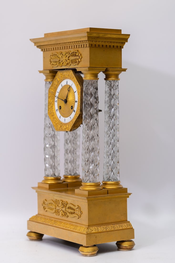 A French Gilt and Crystal Portico Mantel Clock (XIX)