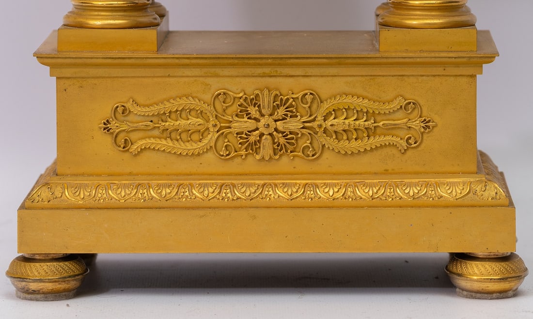 A French Gilt and Crystal Portico Mantel Clock (XIX)