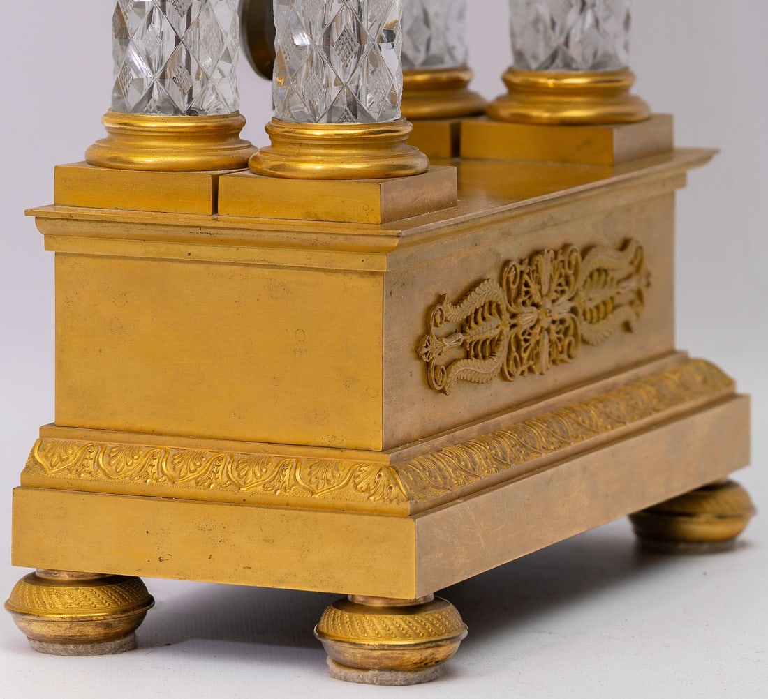 A French Gilt and Crystal Portico Mantel Clock (XIX)