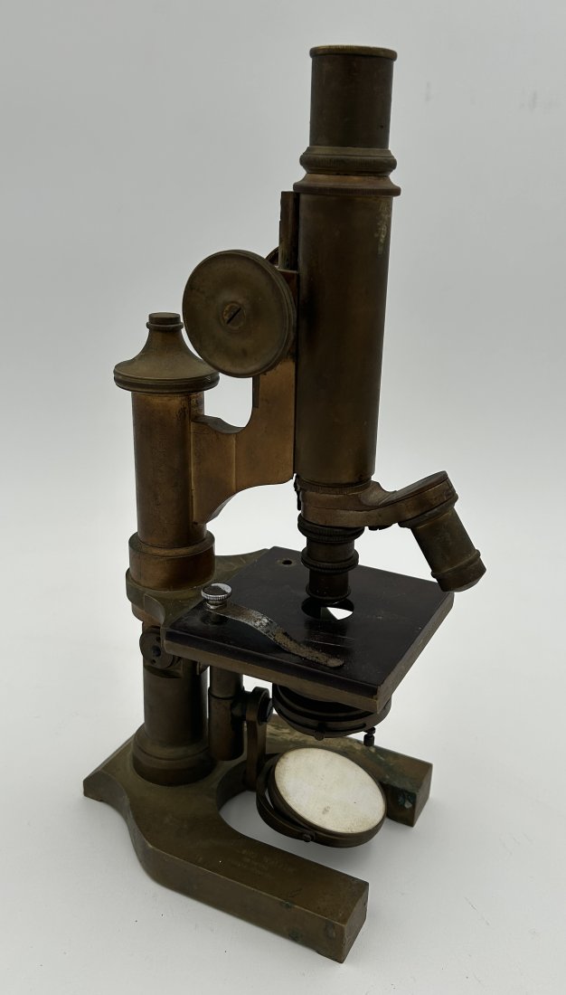 antique bronze Leitz Wetzlar microscope: Antique solid bronze microscope, by prominent firm Leitz Wetzlar. Circa 1880-1900.