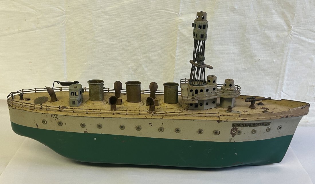 Early 20th Century Orkin Painted Metal Steamship Model: Rare early steam-powered ship model, by Orkin. Measures 24" in length, with fair to good original paint. Missing one lifeboat. Untested.