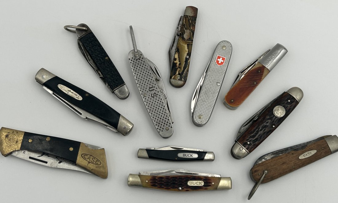 11 Vintage and Antique Folding/ Pocket knives: 11 in total, including vintage Buck, Case, Boy Scouts, Barlow, and a United States Military knife with can opener.