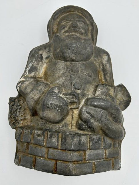 Vintage 1950s Nordic Ware Santa Cake Mold: Thick aluminum bodied, and large at 11" by 8.5". Fair overall condition