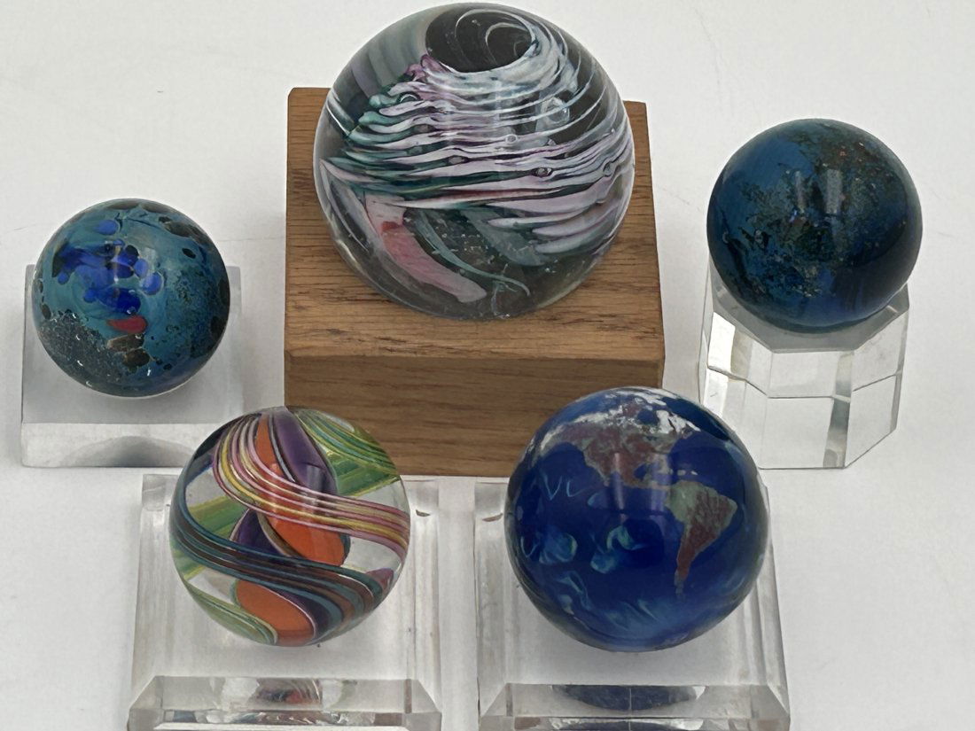 5 Contemporary Hand-Blown Marbles- including Josh Simpson: A fine grouping of late vintage to contemporary hand-blown marbles, some by known artists carrying on the tradition of 19th century glass blowers. Includes a signed Josh Simpson 'Earth' marble, which