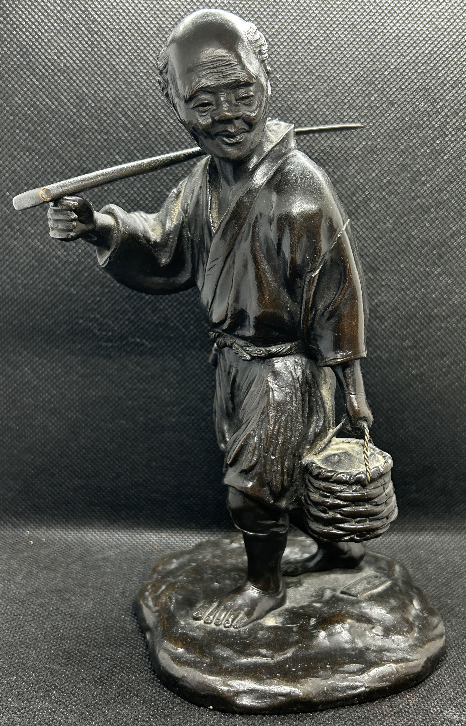 antique japanese meijI period GENRYUSAI SEIYA  bronze okimono of a farmer (1 of 7)