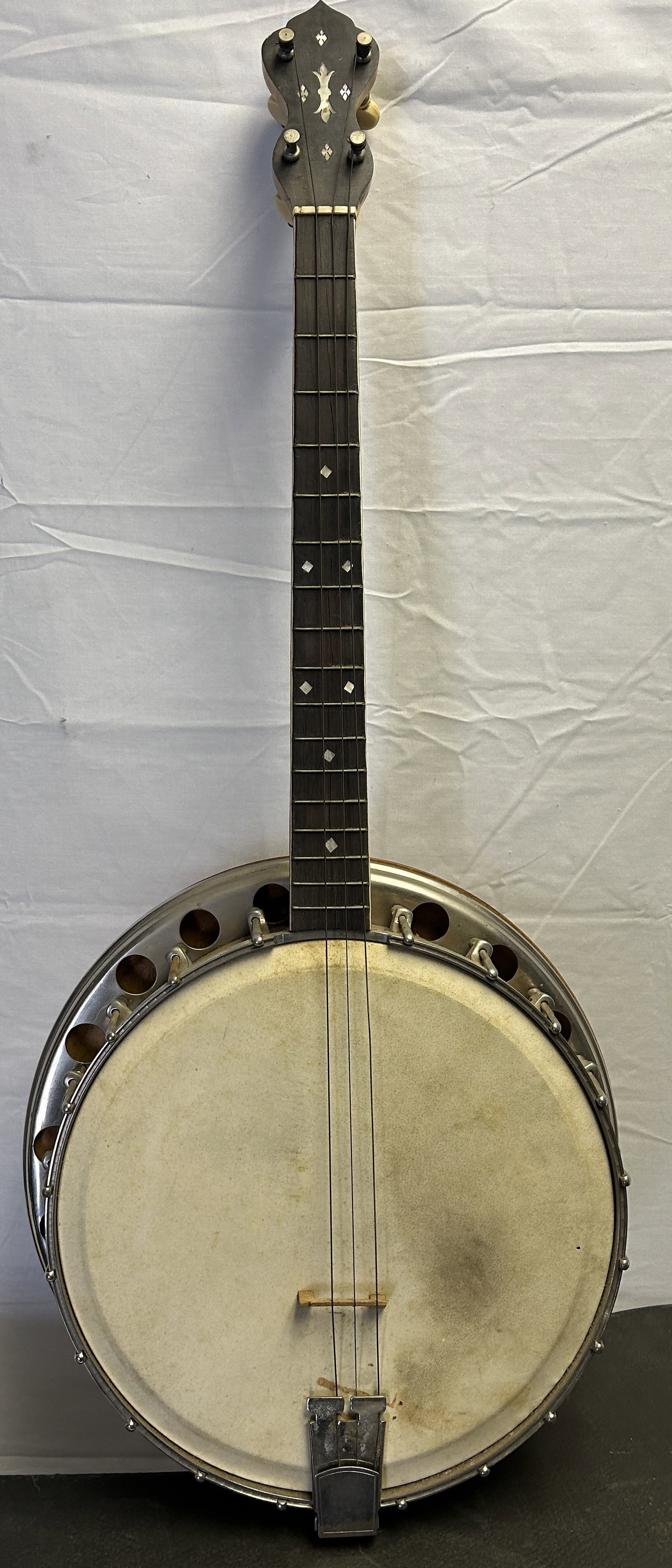 Early 4-string tenor mandolin with hard case (1 of 4)