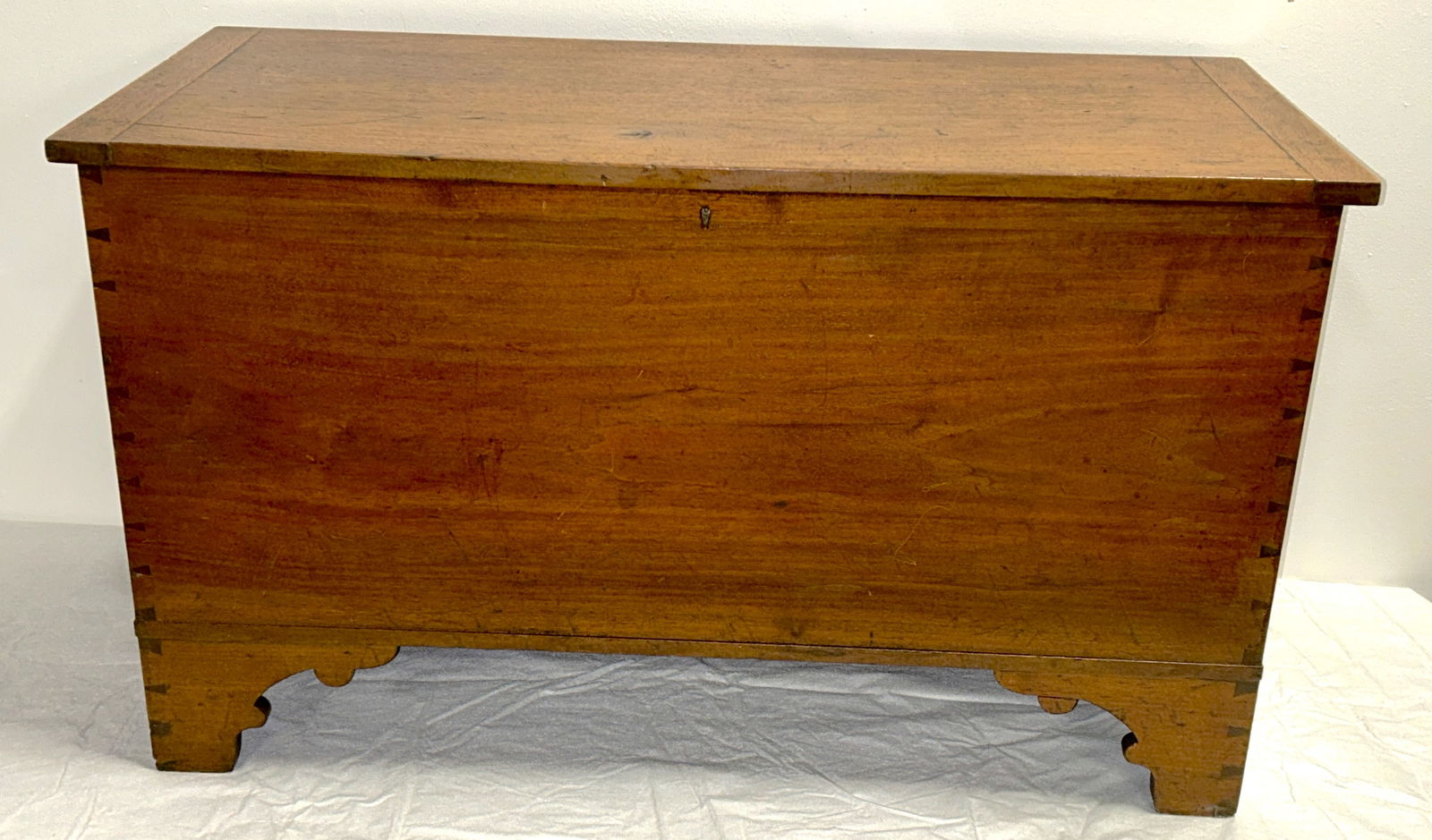 Antique early 19th century Dovetailed 6-Board Blanket Chest (1 of 4)