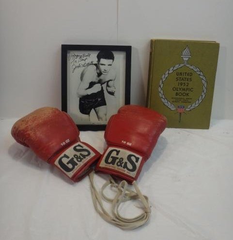 CHAMPION BOXERS, SIGNED. PHOTOS (1 of 6)
