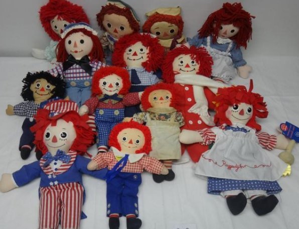 LOT OF 13 RAGGEDY ANN DOLLS (1 of 5)
