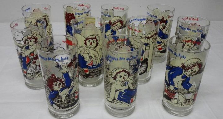RAGGEDY ANN GLASSES LOT OF 11: Set of raggedy Ann drinking glasses all one size
