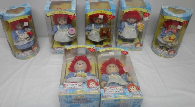 LOT OF 7 BOXED RAGGEDY ANN KEEPSAKE PORCELAIN DOLL (1 of 4)